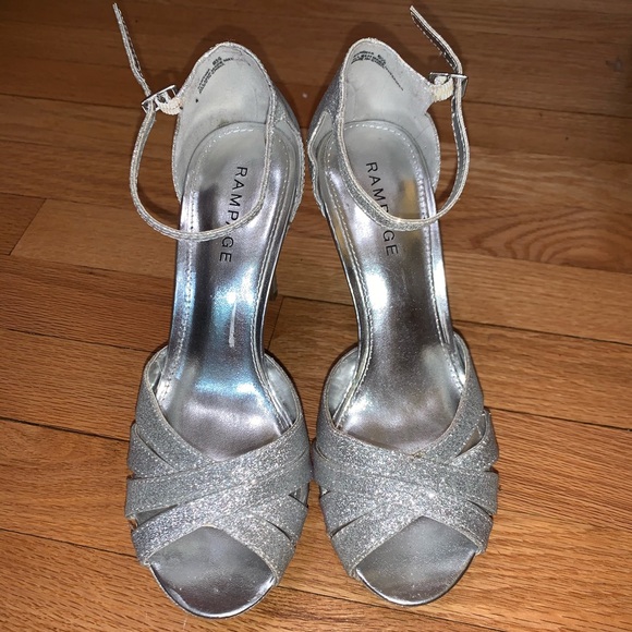 Silver heels - Picture 2 of 4